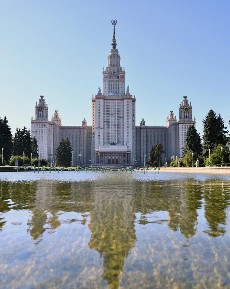 Правительство ограничит число платных мест в вузах по 46 специальностям. Минобрнауки разработало методику распределения коммерческих мест в вузах. Если средний балл ЕГЭ у платников меньше 50, набор по направлению запретят