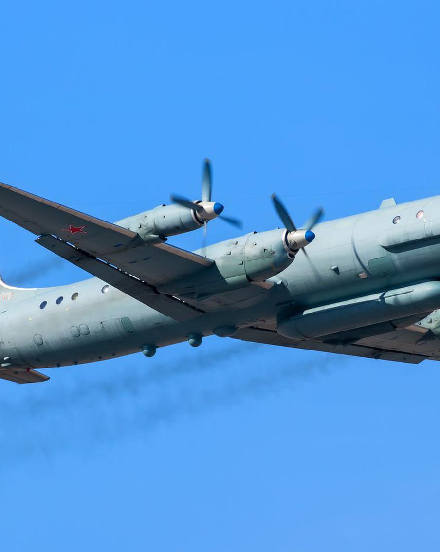 Польша заявила о перехвате российского Ил-20 над Балтийским морем. 28 октября два польских истребителя МиГ-29 перехватили российский разведывательный самолёт Ил-20 в небе над Балтийским морем. Как сообщили вооружённые силы Польши в социальной сети X, Ил-20 выполнял разведывательную миссию в международном воздушном пространстве без предварительного согласования плана полёта и с отключённым транспондером