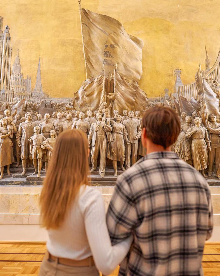 Алла Манилова рассказала о шедеврах Русского музея, представленных на ВДНХ