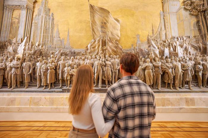 Алла Манилова рассказала о шедеврах Русского музея, представленных на ВДНХ