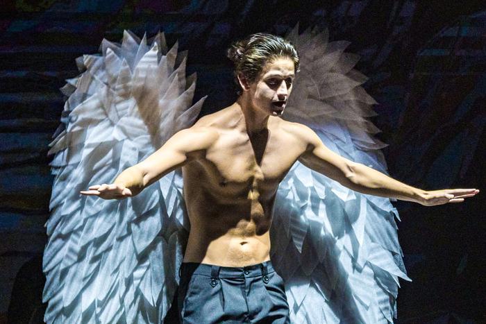 Как проткнуть рукой зеркало и заставить испариться осколок: Metro узнало секреты фокусников