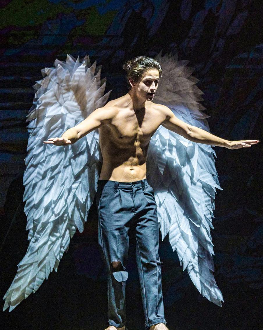 Как проткнуть рукой зеркало и заставить испариться осколок: Metro узнало секреты фокусников