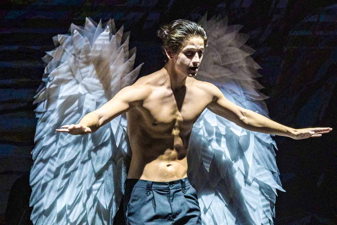 Как проткнуть рукой зеркало и заставить испариться осколок: Metro узнало секреты фокусников