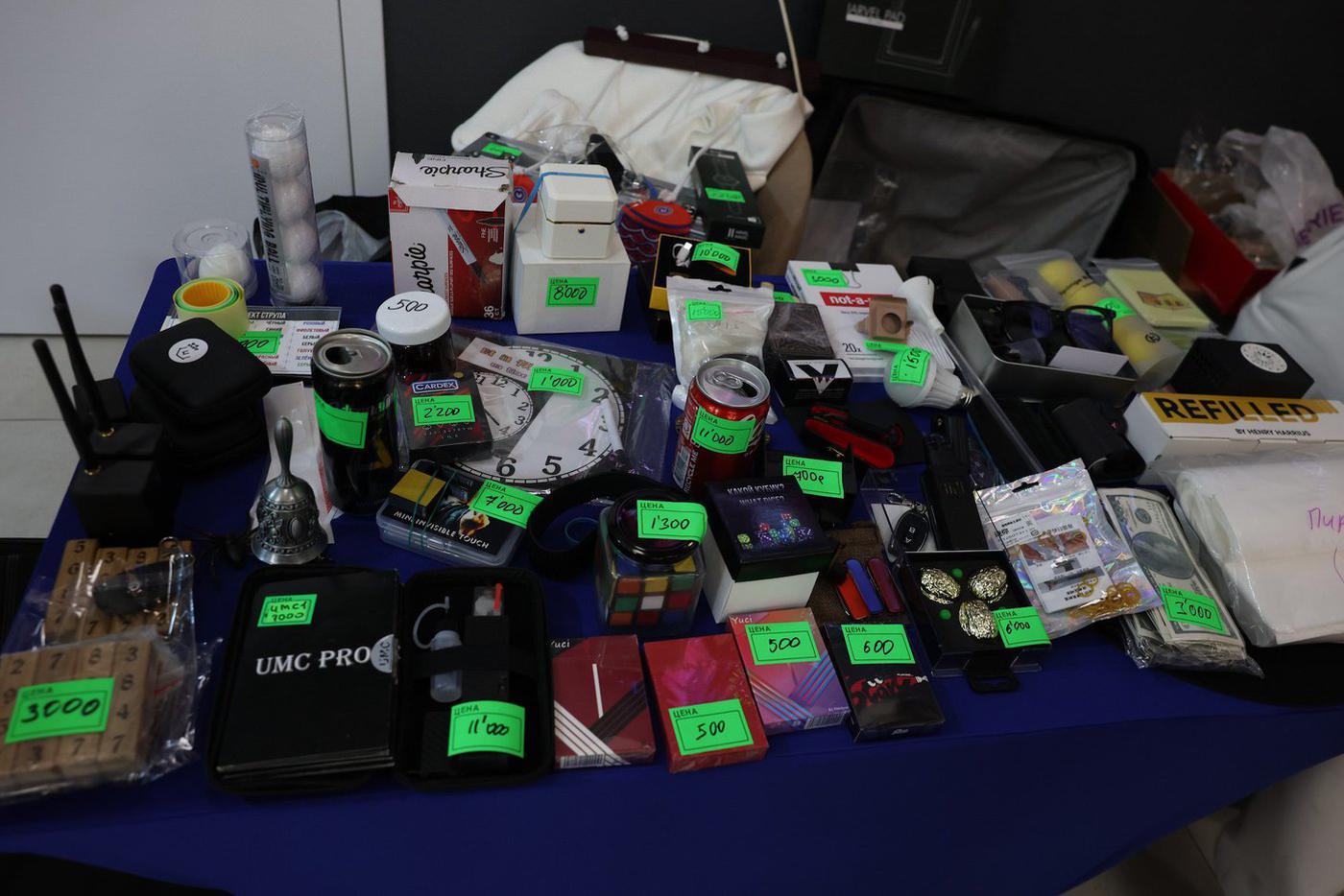 Ассортимент ярмарки для фокусников.