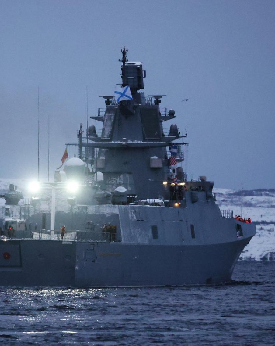 Адмирал Моисеев: надводные силы ВМФ выполняют задачи в ключевых районах океана