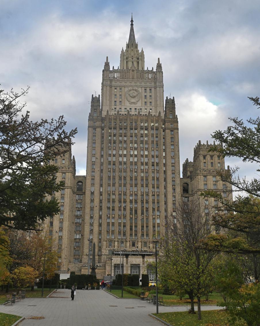 МИД РФ: российские военные рассказали о пытках в украинском плену. По словам Родиона Мирошника, возвращённые военнослужащие описывают электрошок, избиения и гибель сослуживцев, утверждая, что удерживались в тайных локациях у линии фронта