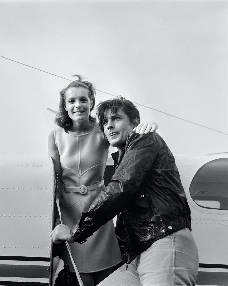 Стиль Алена Делона – формула идеальной небрежности по-французски