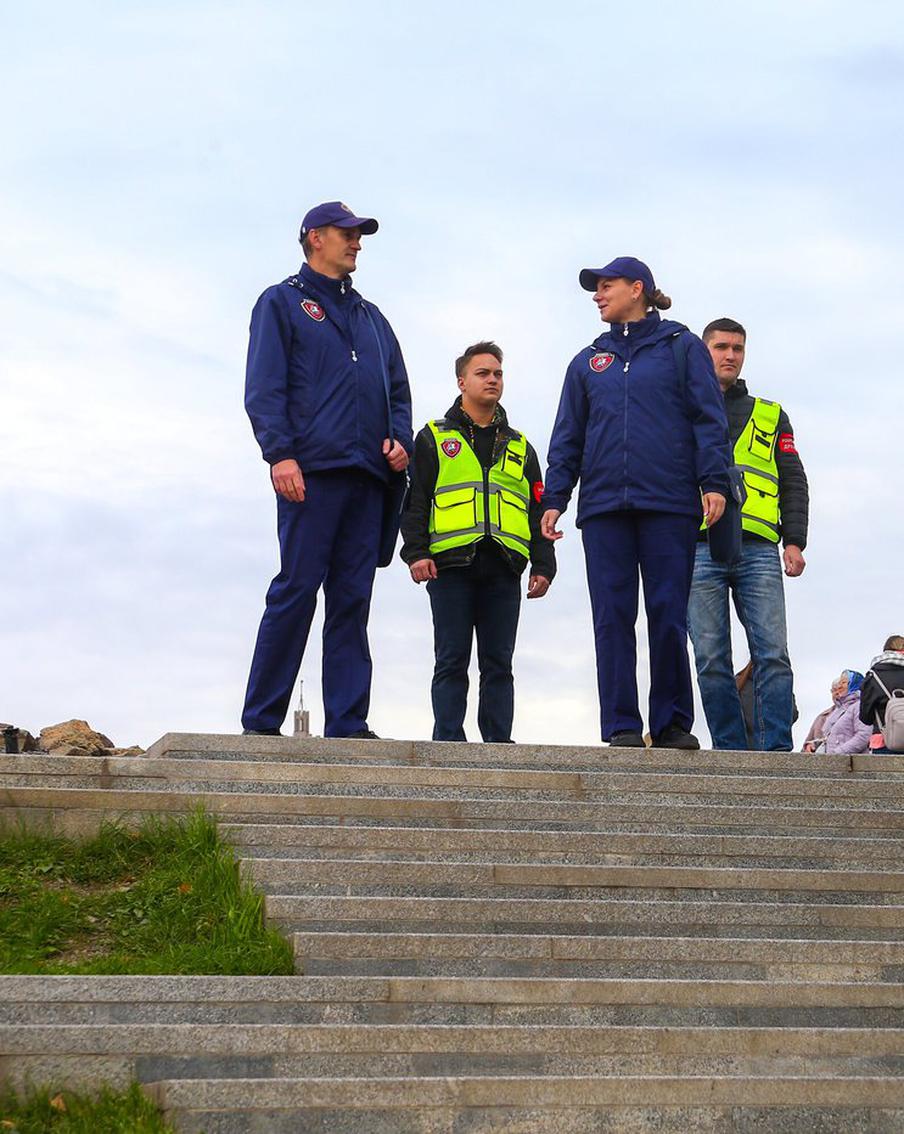 С июля по сентябрь "Московская безопасность" охраняла порядок на 250 мероприятиях. Городская служба вместе с народными дружинниками участвовала в ключевых событиях третьего квартала 2025 года