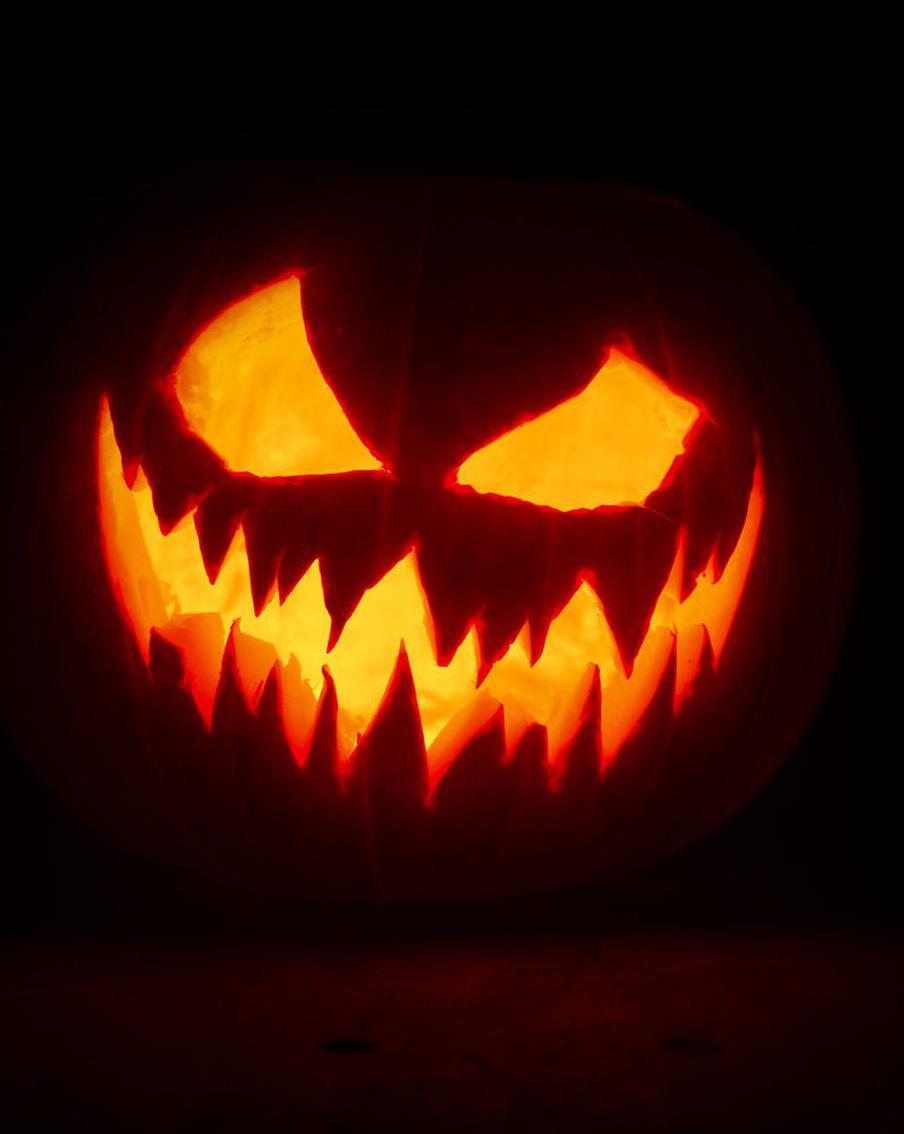 Юрист напомнил о наказании за запрещённые символы на Хеллоуин