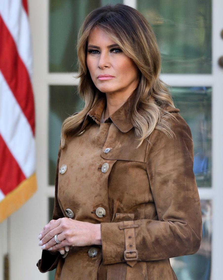 Мелания Трамп помогла воссоединить детей с семьями после обращения к Путину. После обращения первой леди США Мелании Трамп к президенту России семь детей вернулись к родственникам на Украине, а одна девочка – в Россию, сообщил посол РФ в Вашингтоне Александр Дарчиев