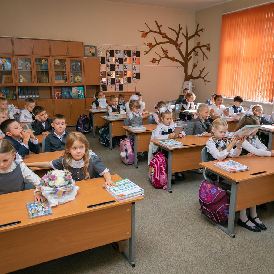 В России могут перейти на 12-летнее обучение в школе. Замсекретаря Общественной палаты Владислав Гриб заявил, что страна созрела для перехода на 12-летнее обучение, подчёркивая важность спокойного обсуждения реформы и сохранения учителей