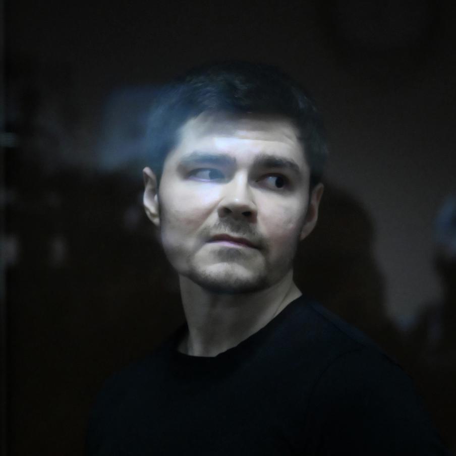 Блогера Аяза Шабутдинова приговорили к семи годам лишения свободы. Суд также назначил предпринимателю штраф в пять миллионов рублей по делу о мошенничестве в особо крупном размере
