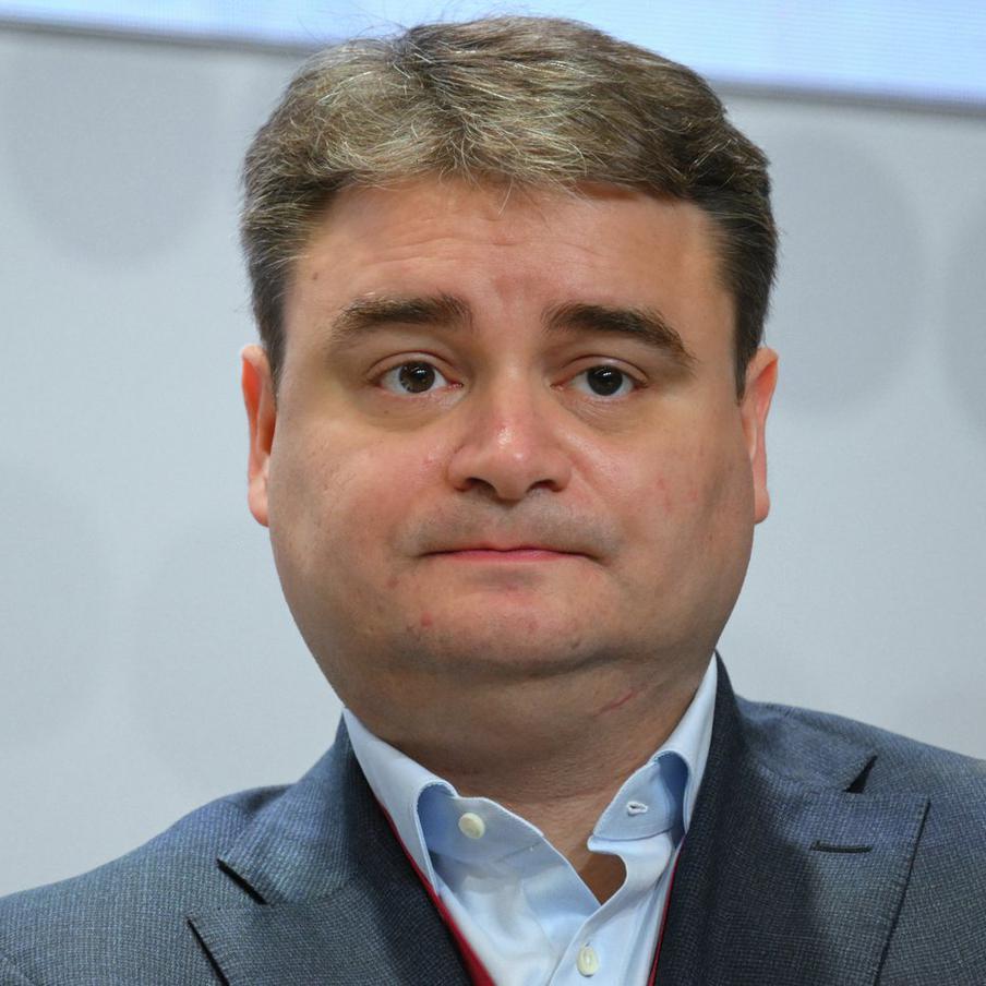 Бывший замглавы Минпромторга Василий Осьмаков назначен замминистра обороны РФ. Новое кадровое решение представил глава Минобороны Андрей Белоусов на заседании Совета министров обороны стран СНГ, отметив опыт Осьмакова в промышленной сфере