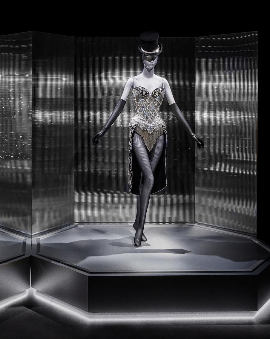 Swarovski отмечает 130-летие масштабной выставкой в Лос-Анджелесе: что происходило в мире моды и красоты на этой неделе