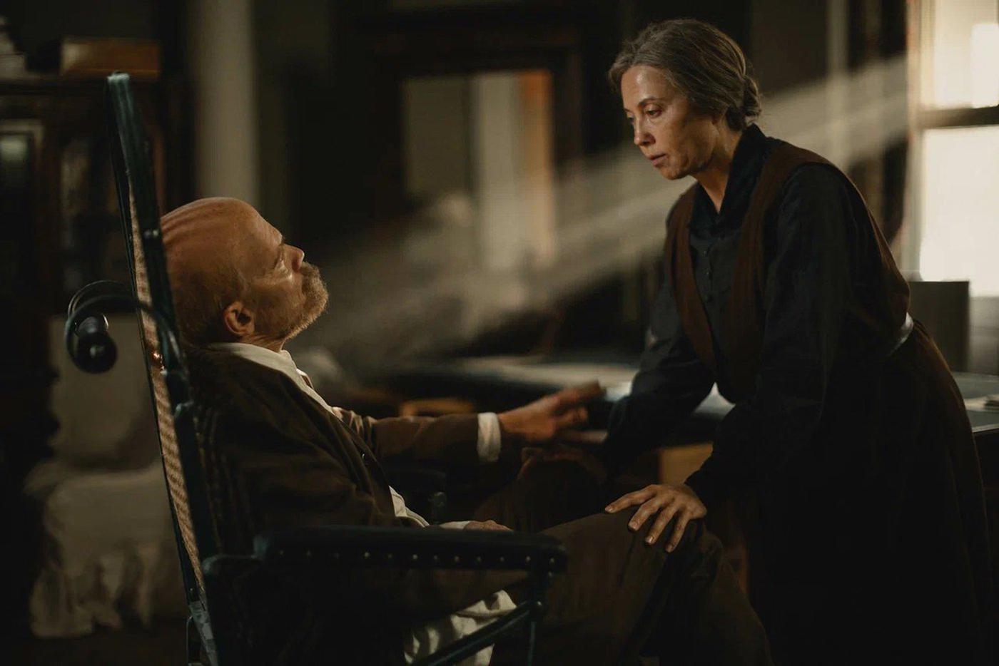 Наталья Самсонова в роли Крупской.