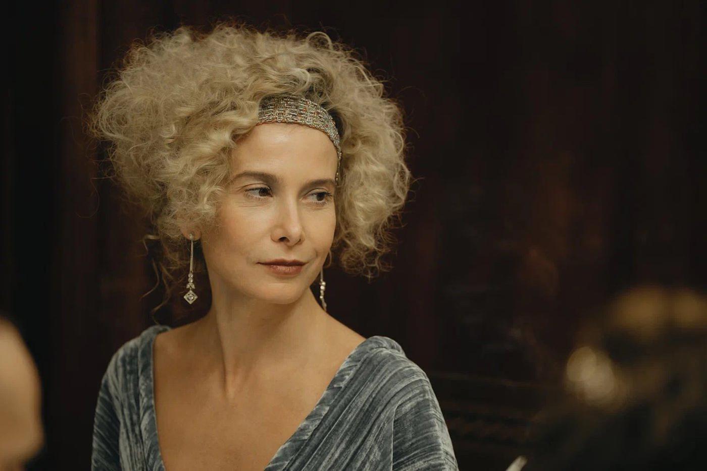 Юлия Высоцкая в роли Ариадны Славиной.