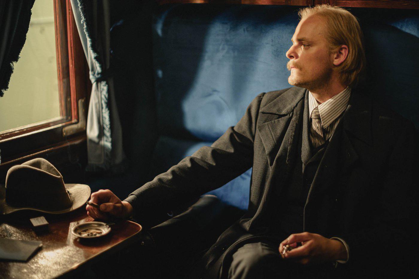 Александр Мизёв в роли Лютера.