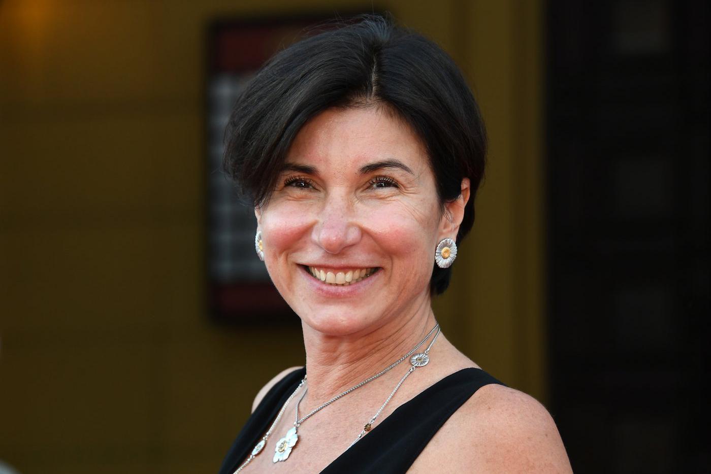 Путин присвоил Ираде Зейналовой ранг чрезвычайного и полномочного посла