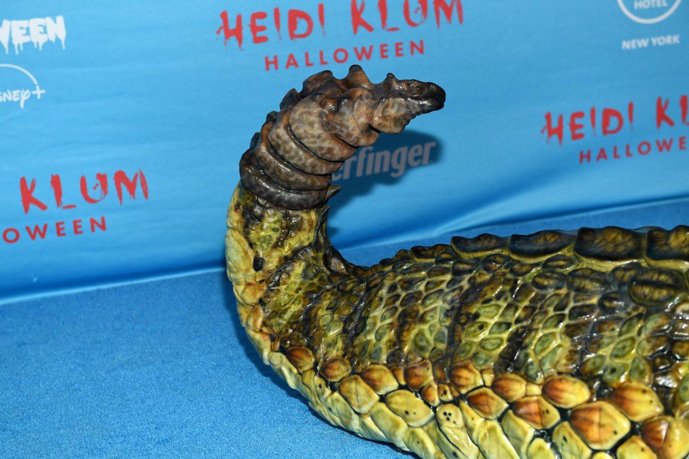 Костюм Клум был продуман до мелочей.