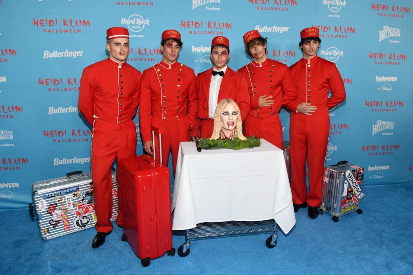 Были и вот такие костюмы.