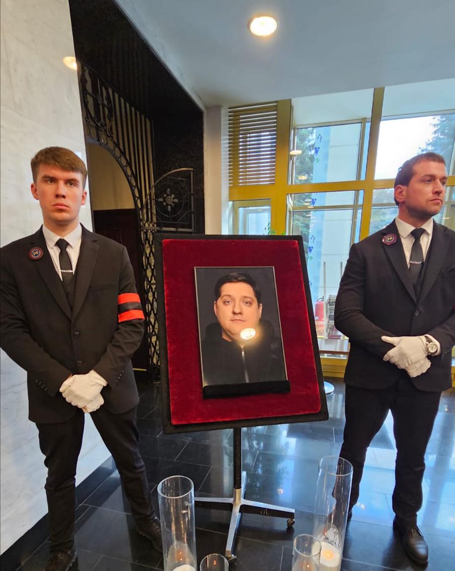 Церемония прощания с Романом Поповым