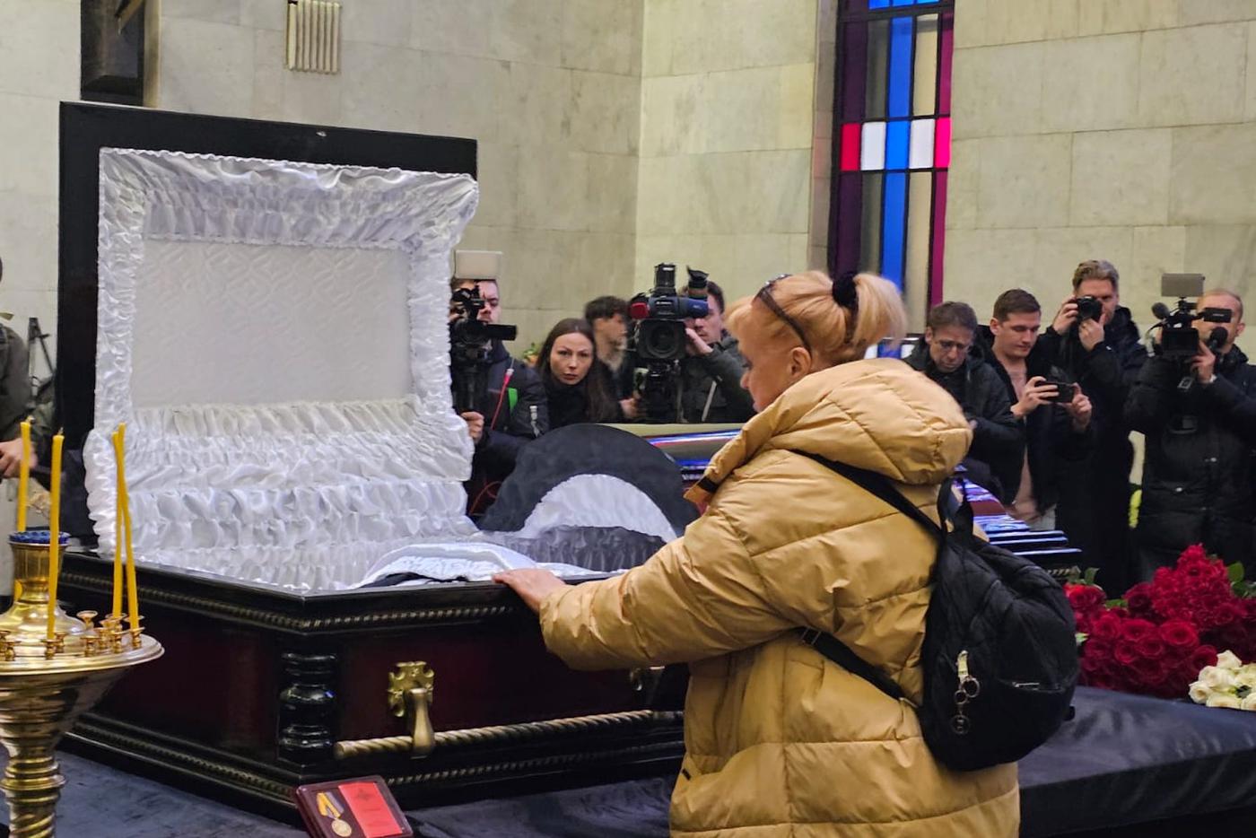 Любовь Руденко – у гроба с Романом Поповым