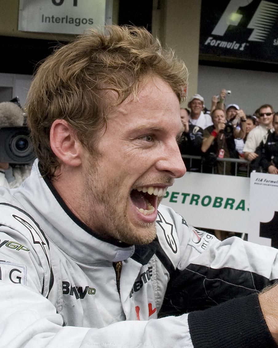 Ряд "Феррари" в гараже и своя яхта, жгучие красотки и отказ от секса,  страшная авария: уходит чемпион "Ф-1" Дженсон Баттон