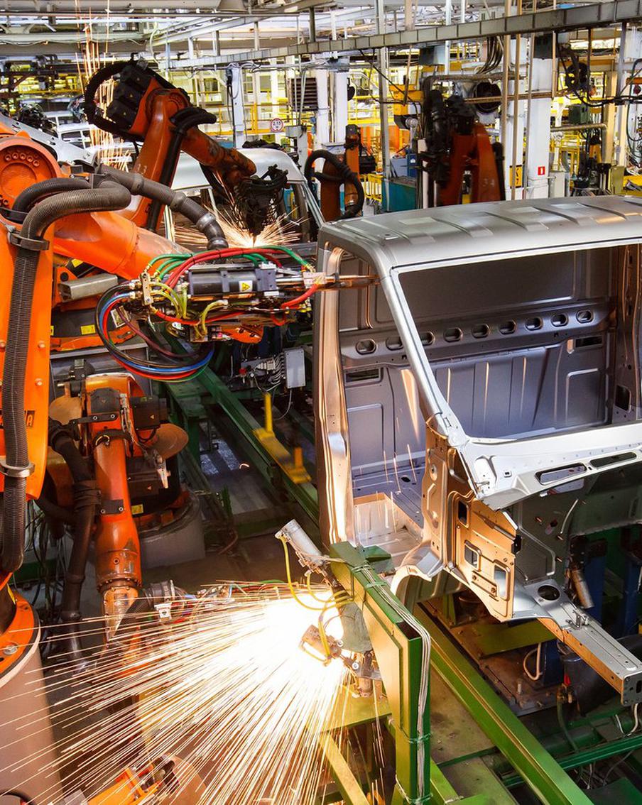 В Петербурге назвали инженерные специальности с зарплатой в 400 тыс. руб. В Санкт-Петербурге наблюдается один из самых высоких уровней спроса на инженеров, специализирующихся на новых технологиях, таких как 3D-печать, интернет вещей (IoT) и разработка систем виртуальной и дополненной реальности. Это следует из исследования, опубликованного "Известиями" со ссылкой на данные hh.ru.