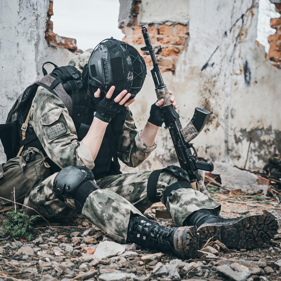 Адмирал НАТО Драгоне: бои на Украине зашли в тупик, следует возобновить диалог. В интервью Би-би-си председатель военного комитета НАТО адмирал Джузеппе Каво Драгоне заявил, что с оперативной точки зрения ситуация на Украине зашла в тупик и настало время для переговоров, поскольку дальнейшее кровопролитие лишь напрасная трата человеческих жизней