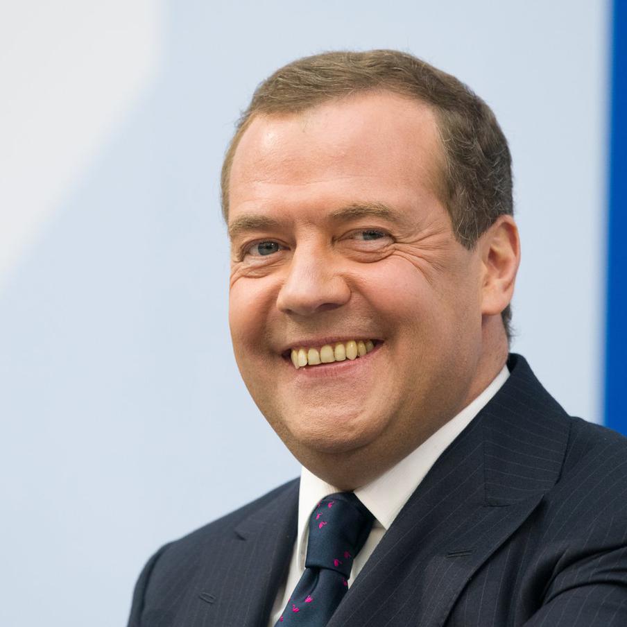 Медведев заявил о "страшном конце" для Киева из-за помощи Запада. Дмитрий Медведев, запред российского Совбеза, написал в своем Telegram-канале, что финансовая помощь западных стран Киеву, лишь усугубляет ситуацию на Украине и негативно влияет на исход конфликта. Он подчеркнул, что чем больше средств будет потрачено Западом, тем более плачевным будет финал для Киева и тем больше территорий вернется к России