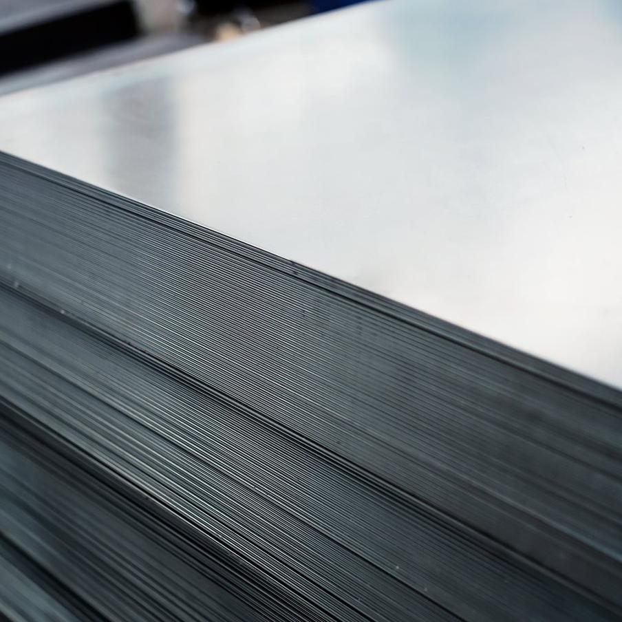 Вице-канцлер ФРГ Клингбайль призвал прекратить импорт стальных слябов из России. Немецкий вице-канцлер Ларс Клингбайль выступил с призывом к ЕС полностью прекратить импорт стальных слябов из РФ. Он аргументировал свою позицию тем, что дальнейшее поступление такой продукции противоречит санкционному режиму и создает неравные условия для европейских производителей