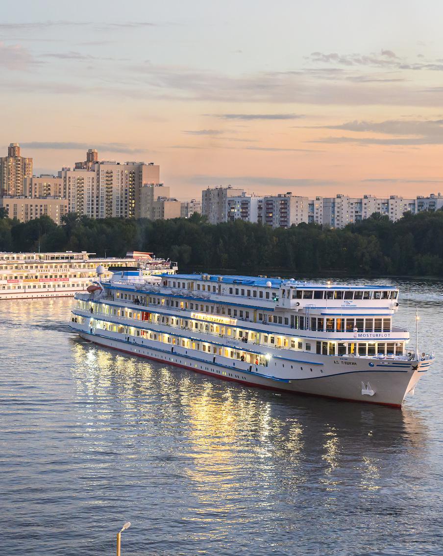 До завершения сезона речной навигации круизные теплоходы ещё более 10 раз отправятся в путешествия до городов России