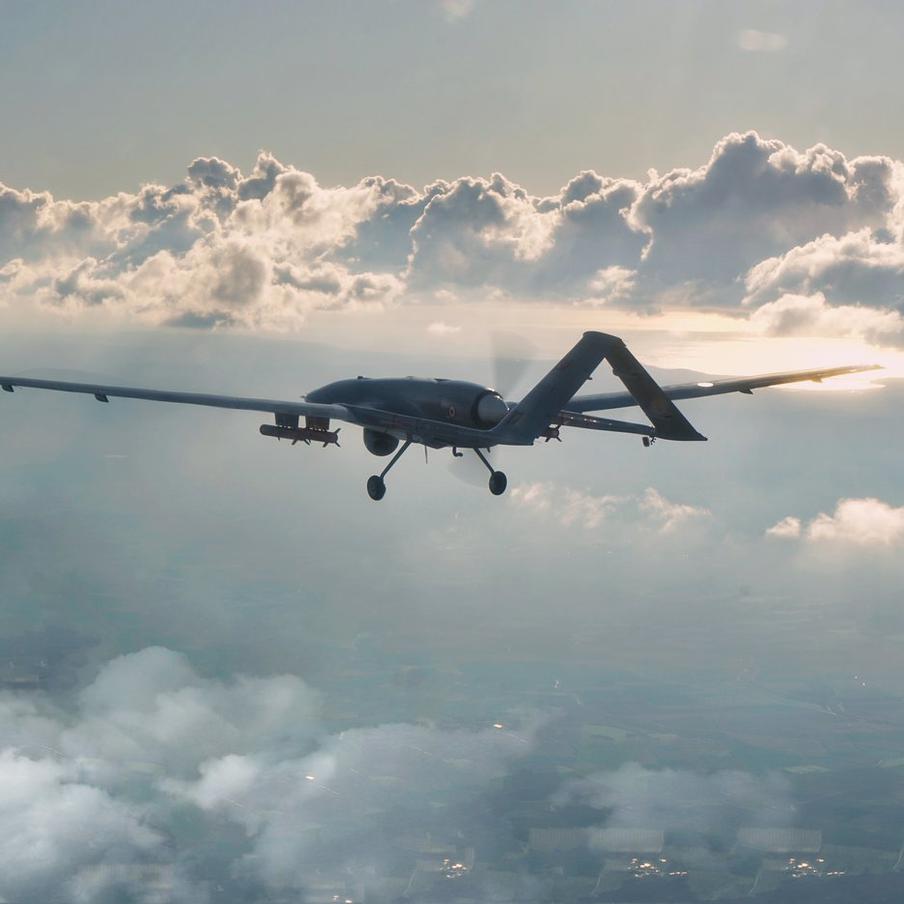 Губернатор Хабиров: БПЛА ВСУ атаковали завод в башкирском Стерлитамаке. Глава Республики Башкортостан Радий Хабиров сообщил о причинах взрыва, произошедшего на предприятии в городе Стерлитамак. По его словам, промышленный объект был атакован двумя беспилотными летательными аппаратами. Как пояснил Хабиров, с привлечением Министерства обороны РФ и службы безопасности завода оба беспилотника были уничтожены