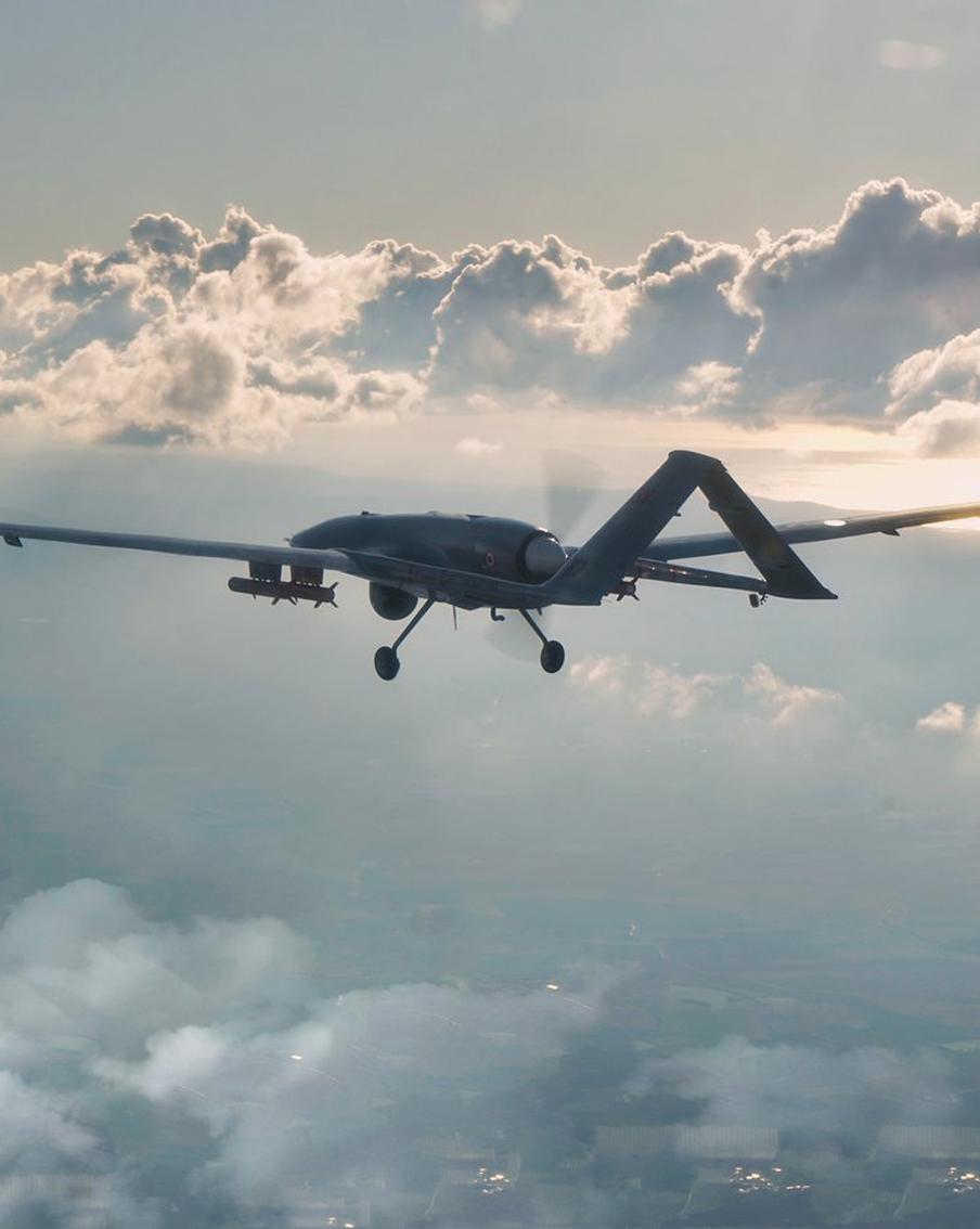 Губернатор Хабиров: БПЛА ВСУ атаковали завод в башкирском Стерлитамаке. Глава Республики Башкортостан Радий Хабиров сообщил о причинах взрыва, произошедшего на предприятии в городе Стерлитамак. По его словам, промышленный объект был атакован двумя беспилотными летательными аппаратами. Как пояснил Хабиров, с привлечением Министерства обороны РФ и службы безопасности завода оба беспилотника были уничтожены