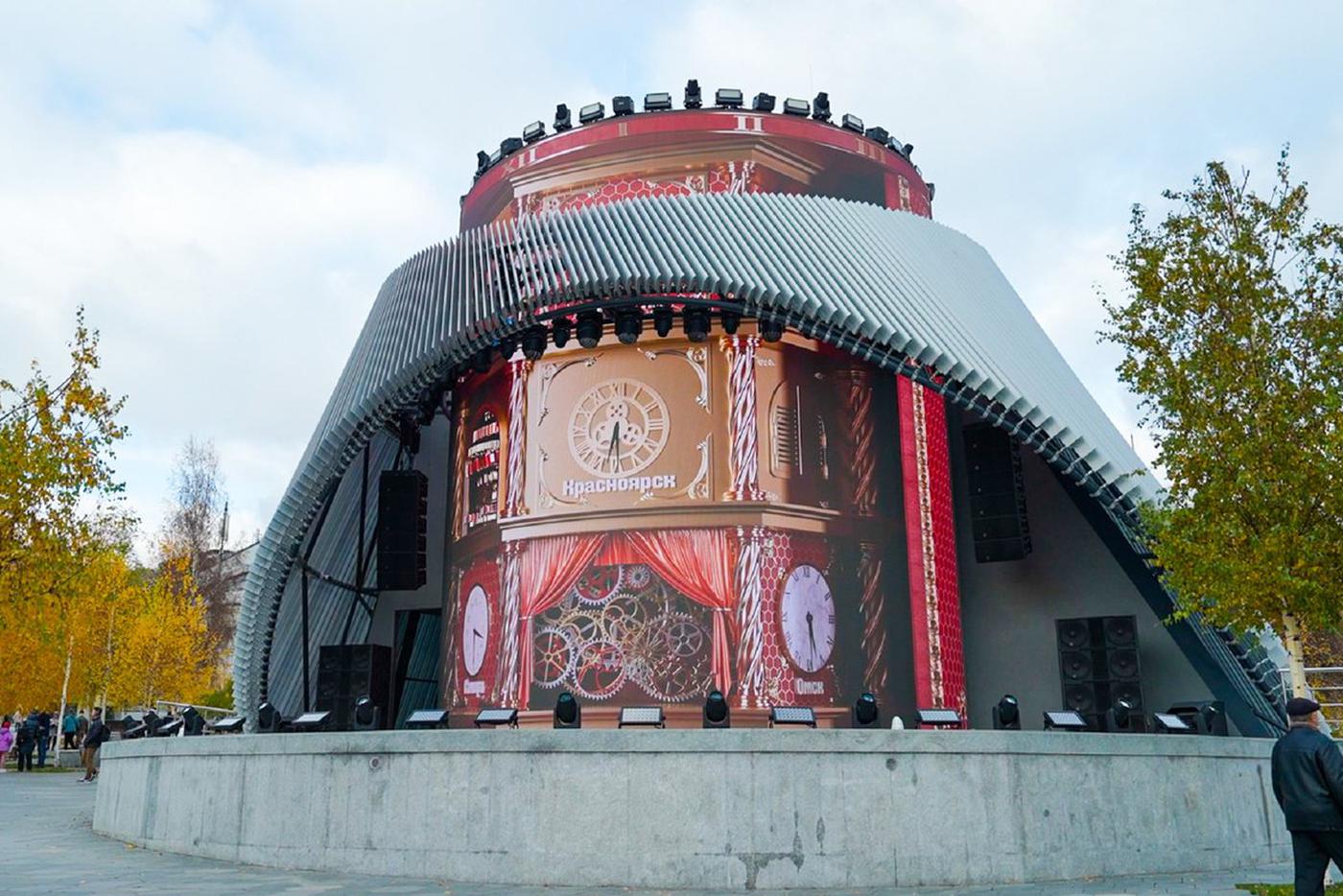 Время в городах всех часовых поясов России теперь показывают в парке "Зарядье"