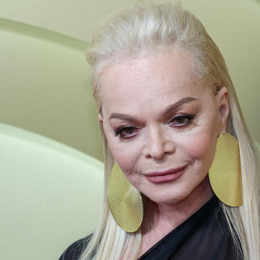 Суд установил, что Долина при афере с её квартирой не осознавала своих действий. В судебном решении по иску Ларисы Долиной о возврате её московской квартиры, с которым ознакомился ТАСС, было установлено, что певица в момент заключения сделки по продаже жилья не могла в полной мере осознавать значение своих действий