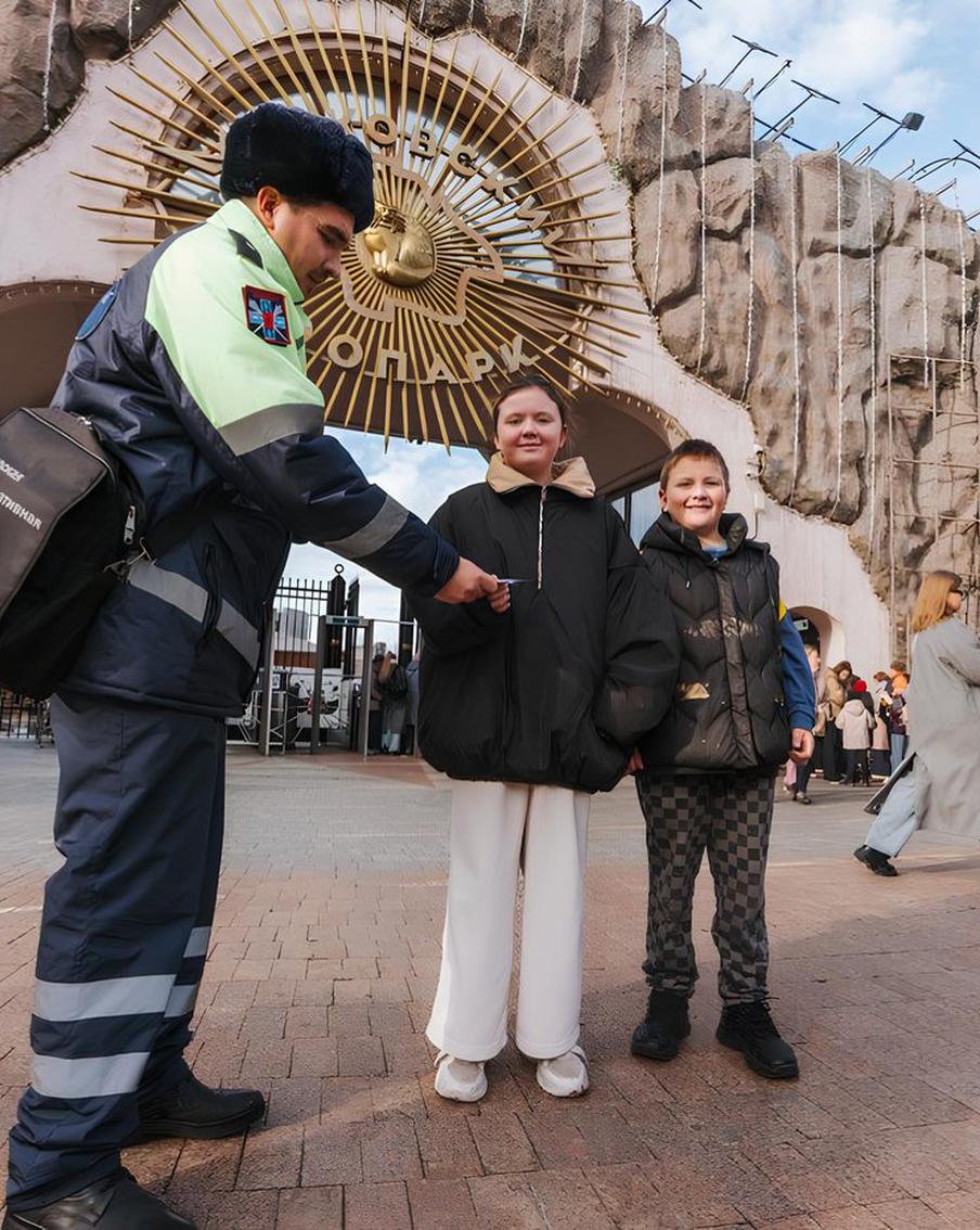 Сотрудники МАДИ провели в Москве акцию "Не паркуй ребенка"
