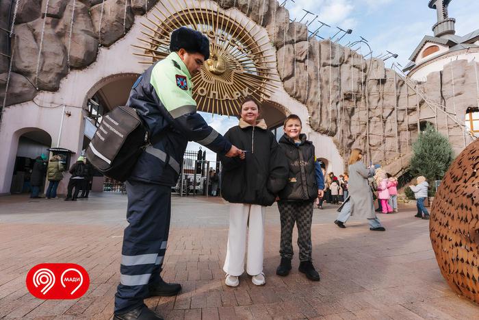 Сотрудники МАДИ провели в Москве акцию "Не паркуй ребенка"