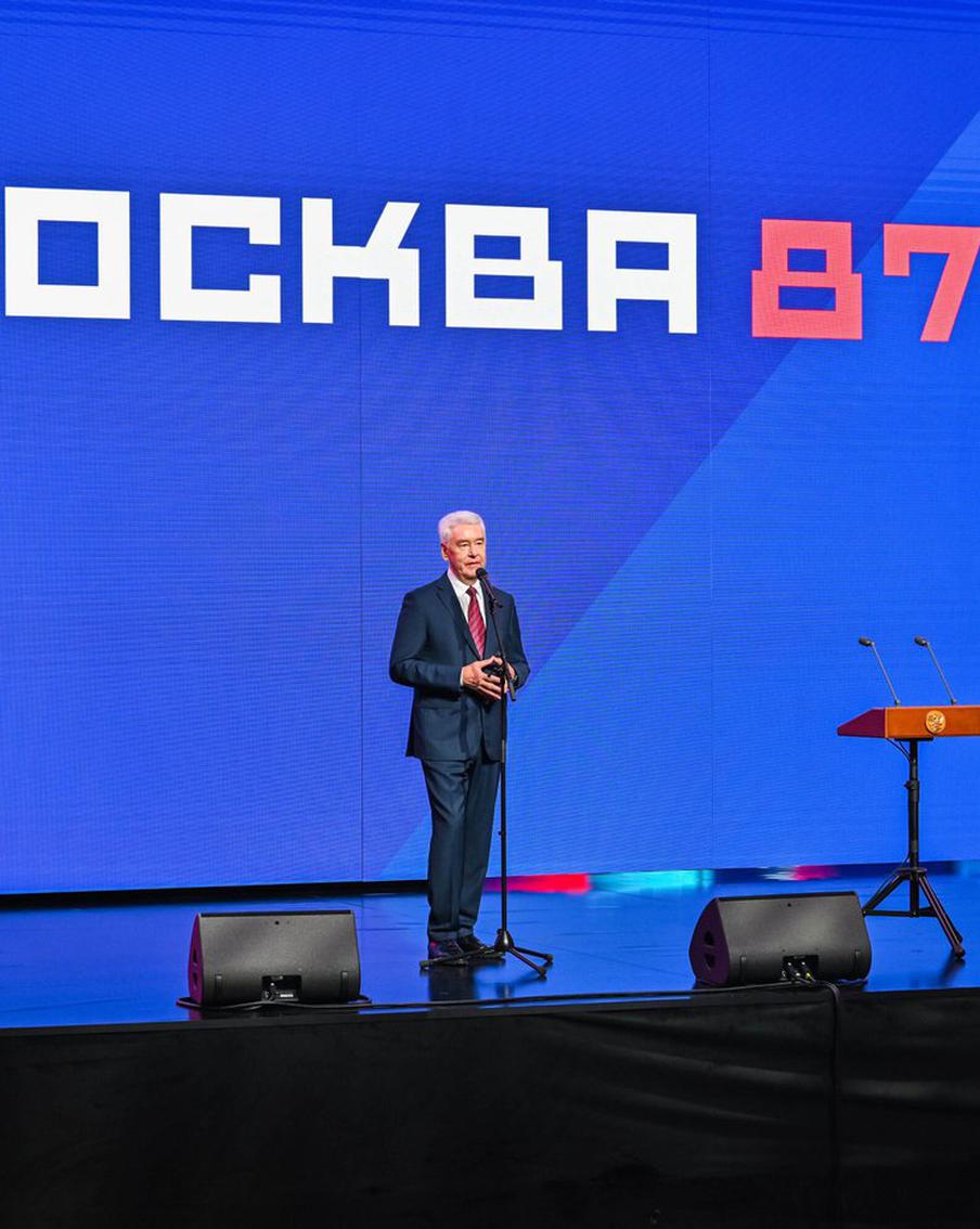 Собянин: Ко Дню народного единства дети написали 15 тыс. писем военнослужащим. В преддверии Дня народного единства московские школьники с огромным энтузиазмом присоединились к акции "Пишу тебе, герой", цель которой — поддержать военнослужащих, участвующих в специальной военной операции.