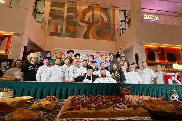 На кулинарном шоу в Москве гости сметали пирожки на лету