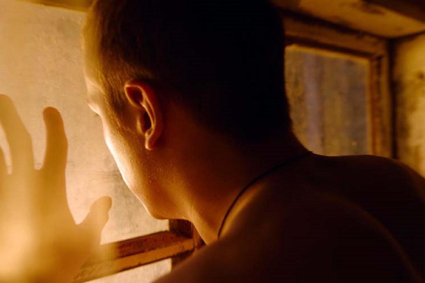 Там, на неведомых дорожках: что ищет в густом лесу "Огненный мальчик"