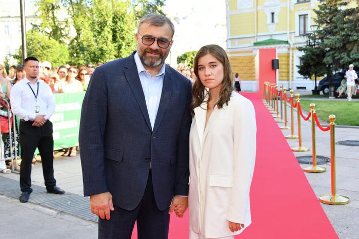 "Громкая фамилия не помогает": как живёт дочь Михаила Пореченкова