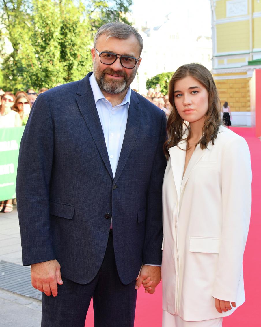 "Громкая фамилия не помогает": как живёт дочь Михаила Пореченкова