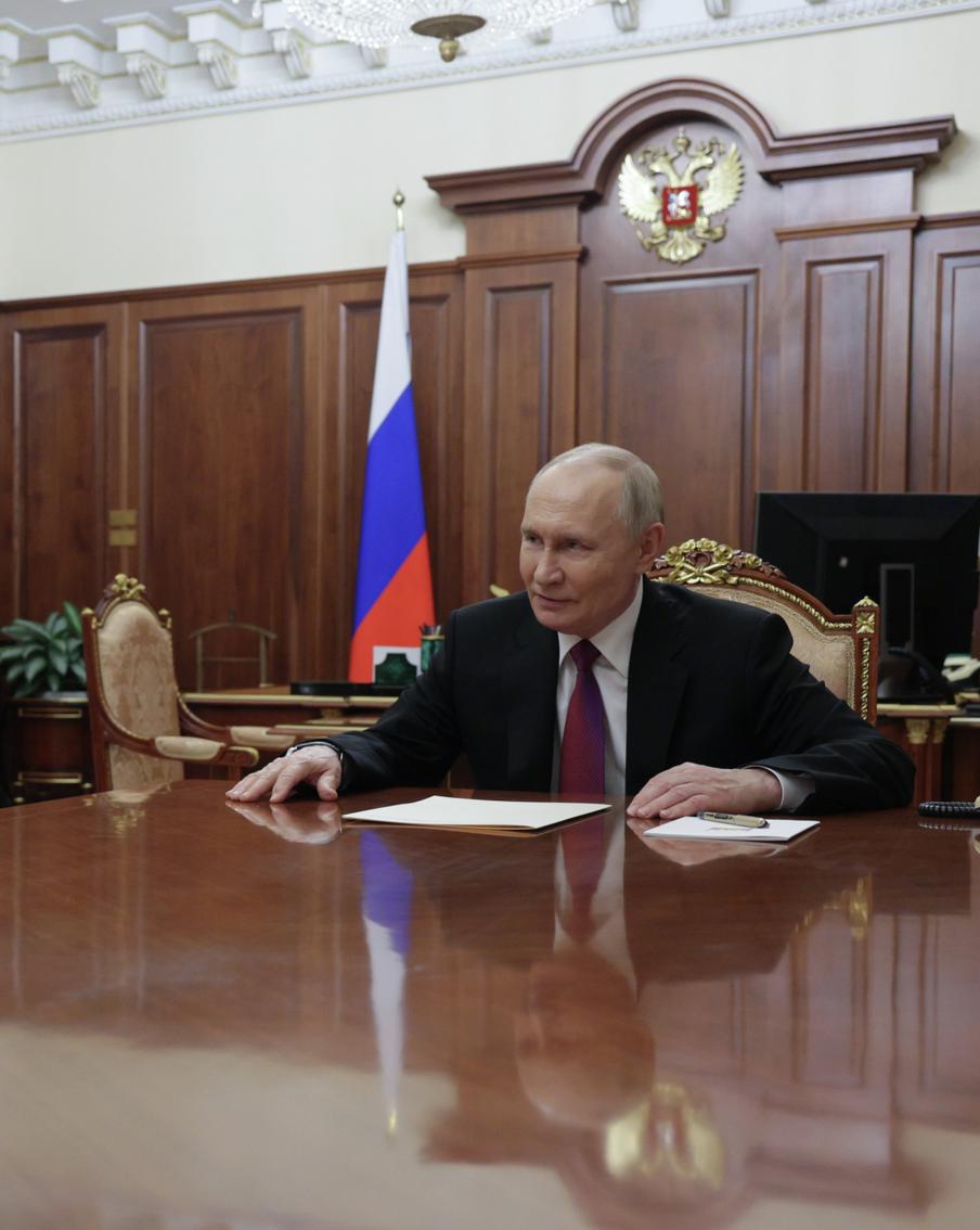 Путин назначил врио губернатора Тверской области. По указу Президента Российской Федерации Владимира Путина, заместитель руководителя Федеральной антимонопольной службы Виталий Королев назначен временно исполняющим обязанности губернатора Тверской области. Ранее источники сообщали о том, что Королев рассматривался в числе кандидатов на данную должность