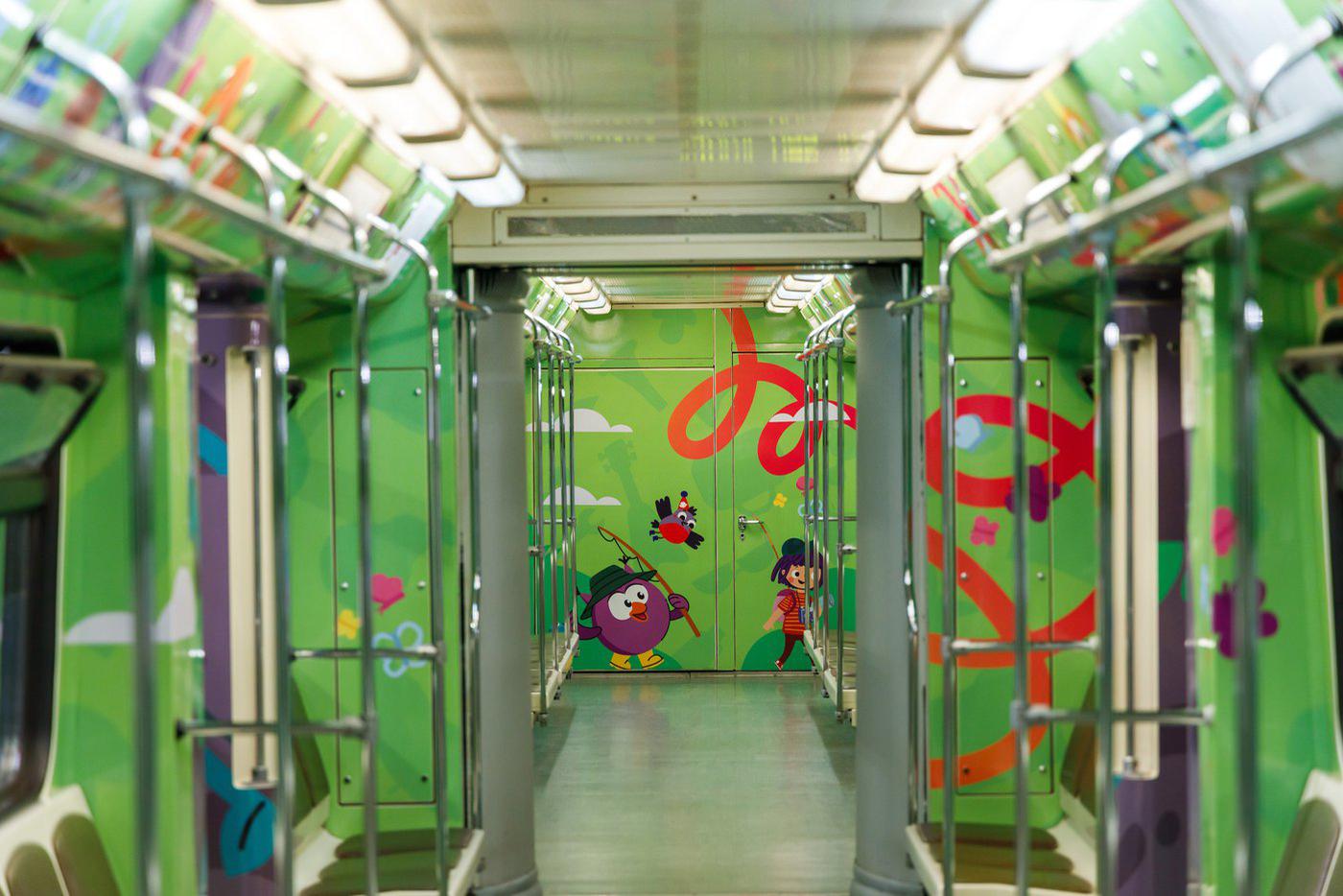 Яркое оформление и персонажи мультфильмов точно привлекут внимание юных пассажиров.
