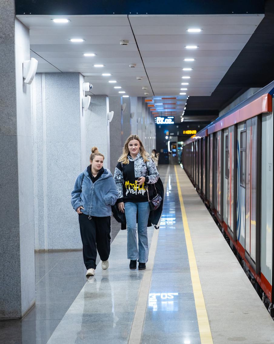 Максим Ликсутов: с начала осени на Замоскворецкую и Троицкую линии вышли 48 вагонов самой современной серии "Москва-2024"