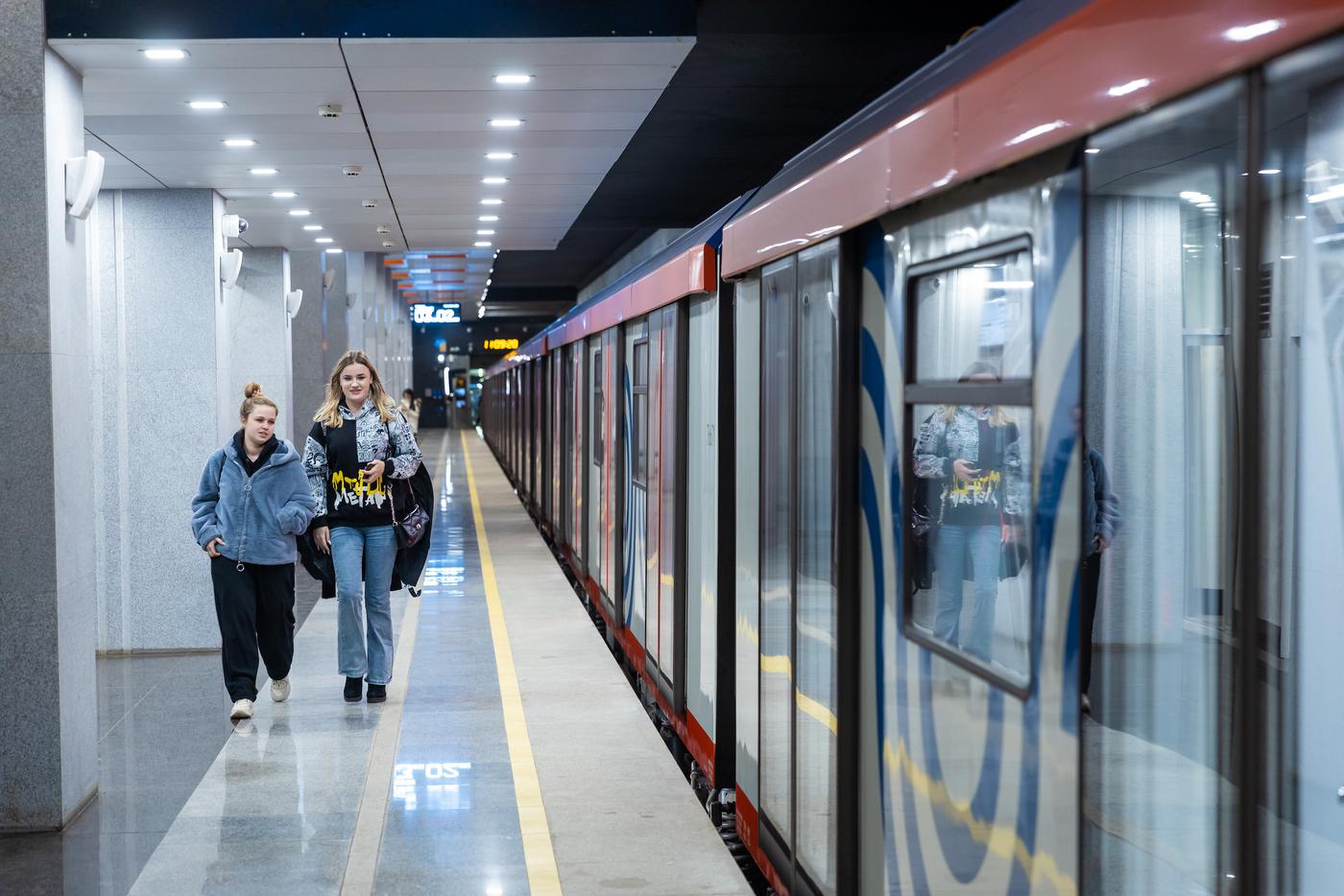 С начала осени на Замоскворецкую и Троицкую линии вышли 48 вагонов самой современной серии "Москва-2024"