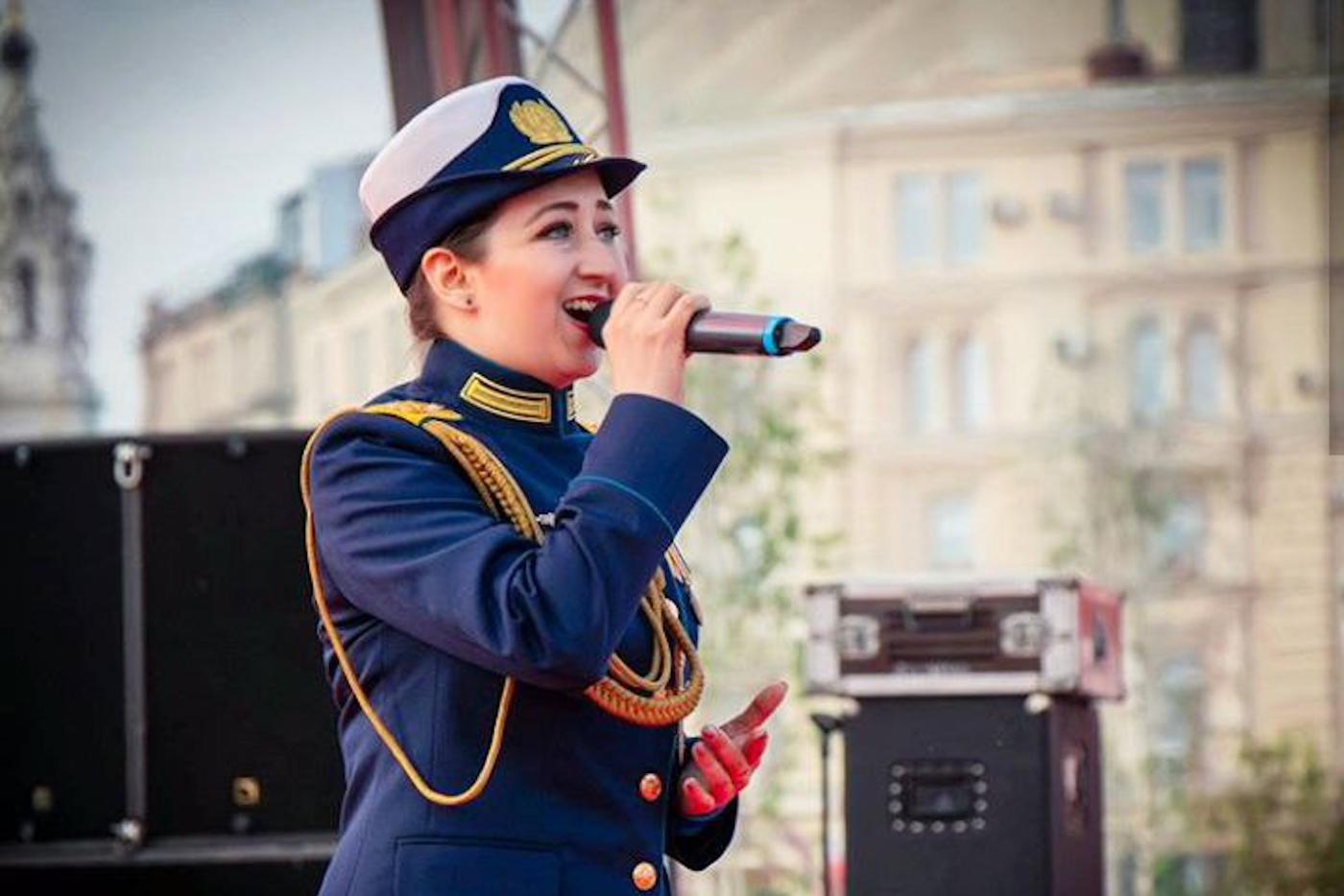 Московская певица установила рекорд с песней "Травушка-муравушка"