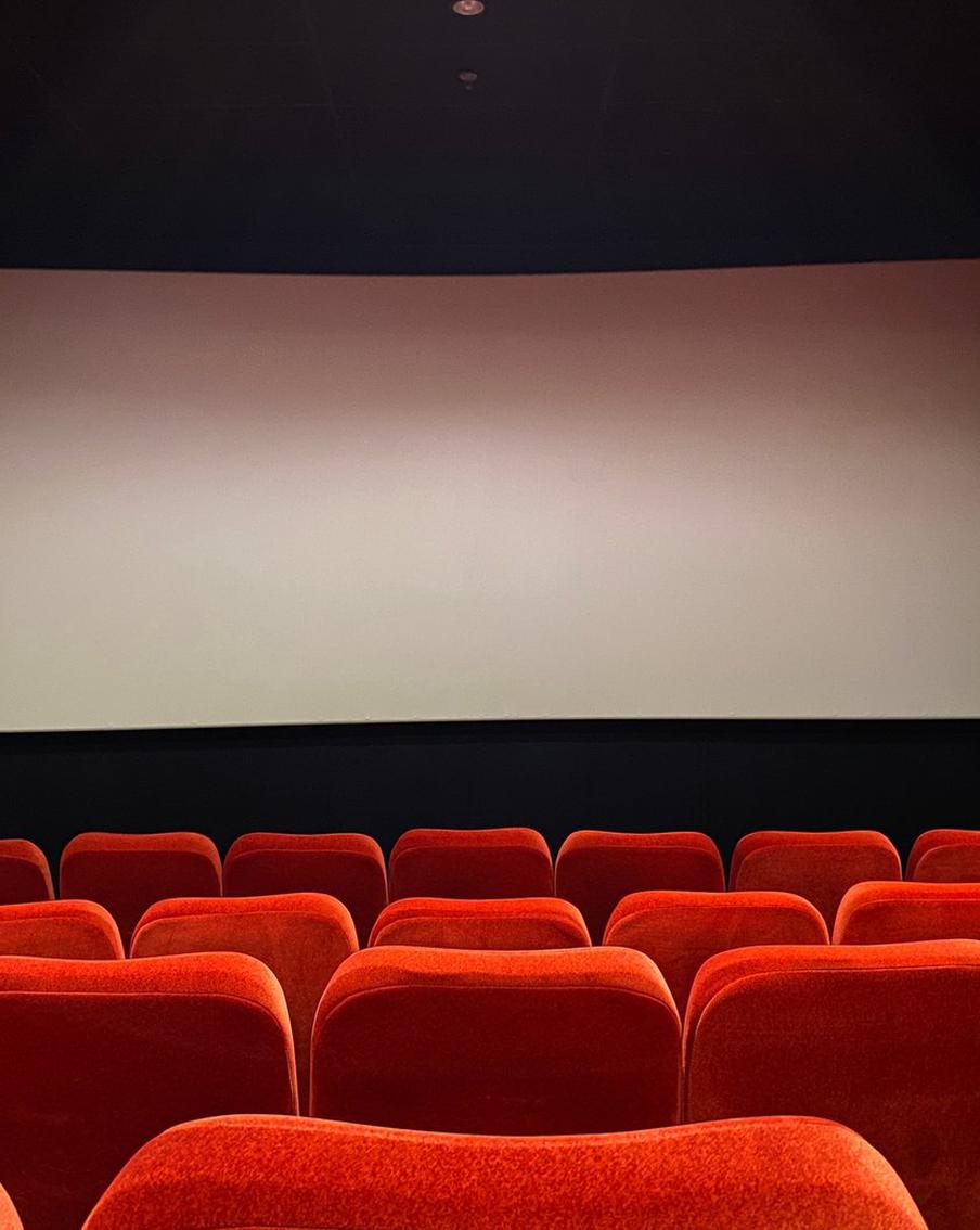 19 детей и 14 взрослых получили ожог сетчатки во время киносеанса в Хакасии