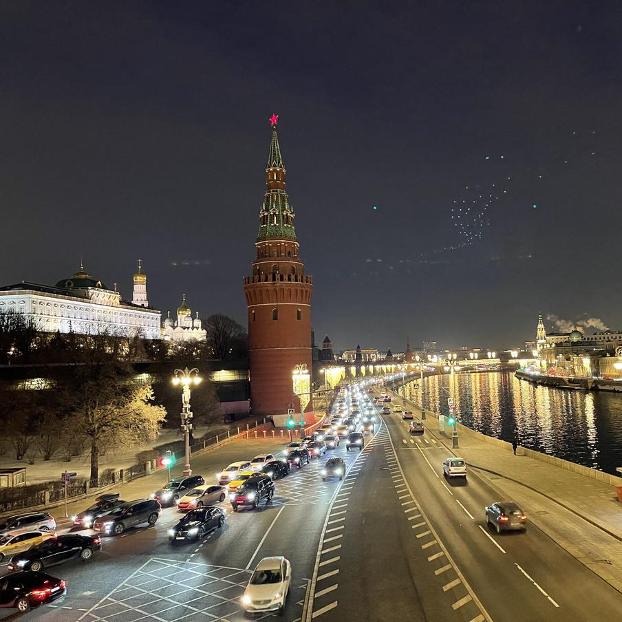 Москвичей призвали срочно сменить шины перед похолоданием. Синоптики предупреждают, что уже на следующей неделе в столице ожидаются заморозки и мокрый снег. Специалисты советуют водителям не откладывать переход на зимние шины